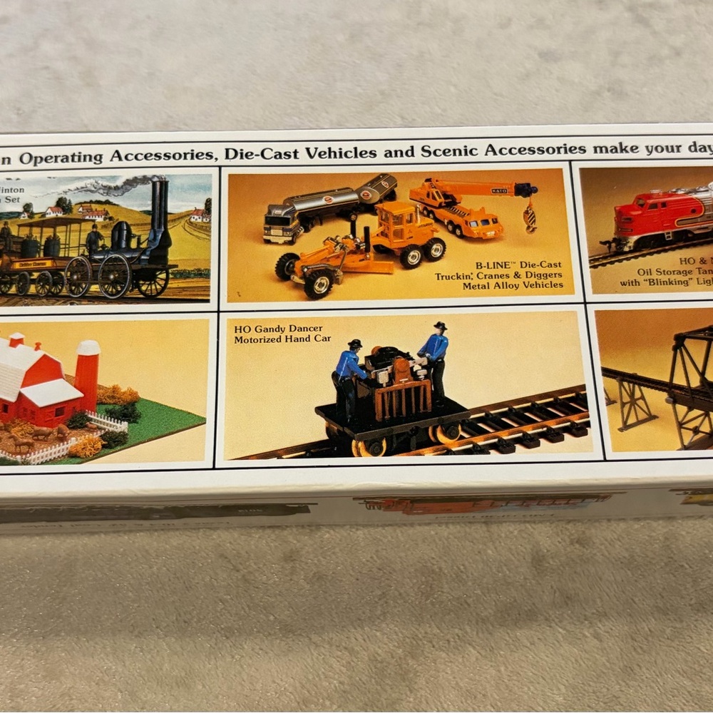 Union Pacific Orange Model Train Car - Picture 3 of 3